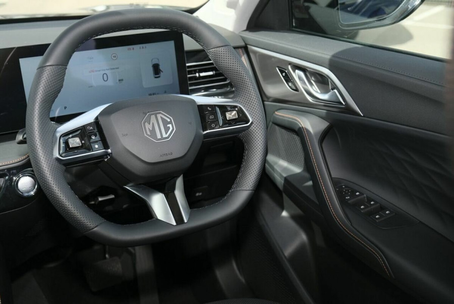 2024 MY24.5 MG HS AS33 Essence SUV Image 9