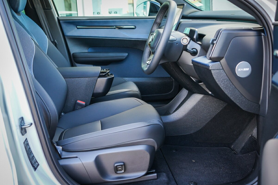 2023 MY24 Volvo EX30  Single Motor Extended Range Ultra SUV Image 13