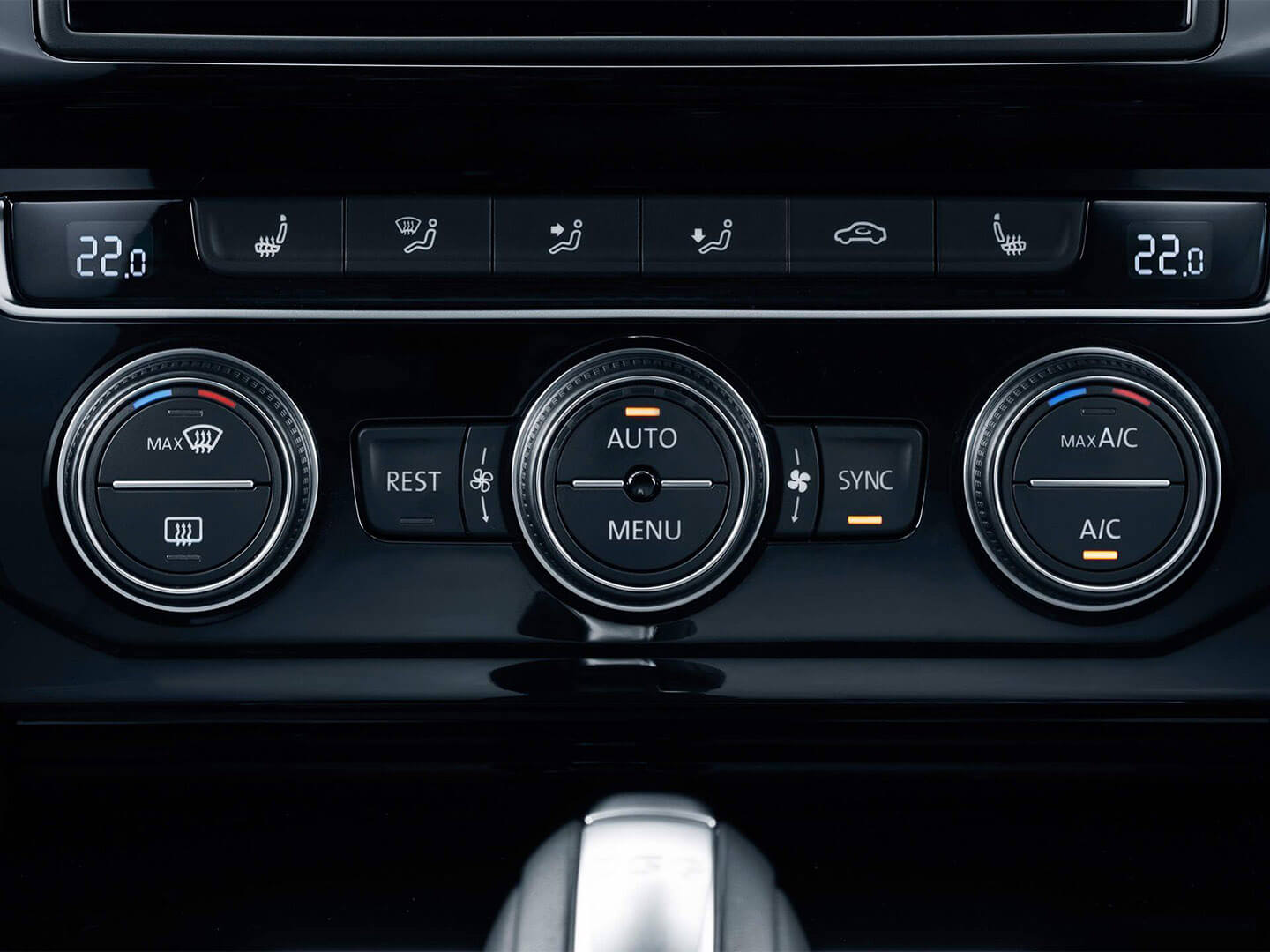 Cool, calm and collected Three-zone climate control Image