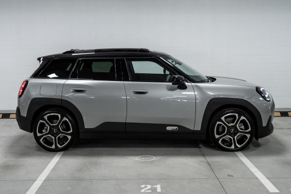 2026 MINI Aceman J05 SE Favoured Hatch image 3