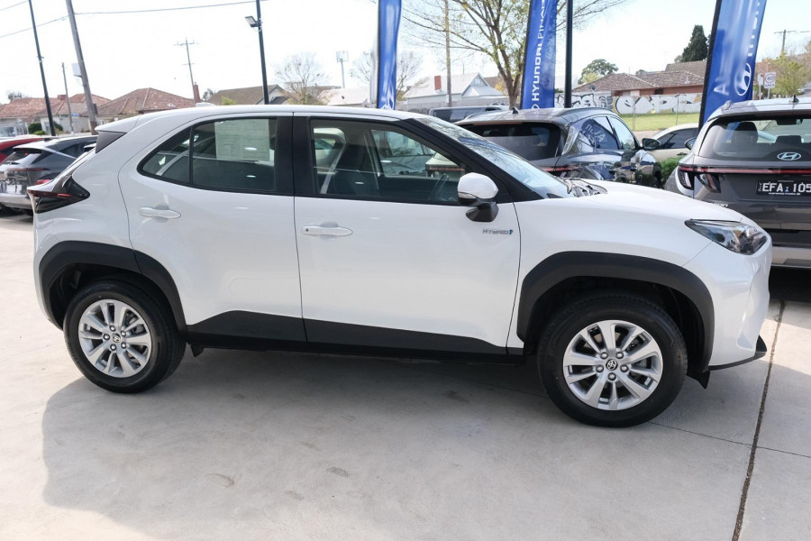 2023 Toyota Yaris Cross MXPB10R GX SUV Image 5
