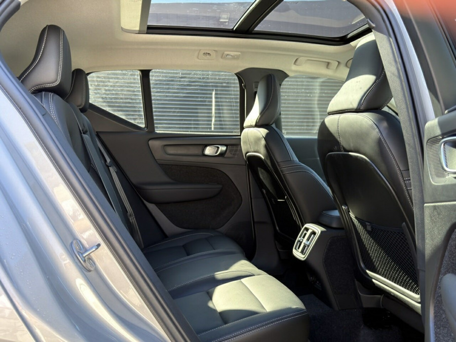 2025 Volvo XC40 XZ Plus B4 SUV Image 9