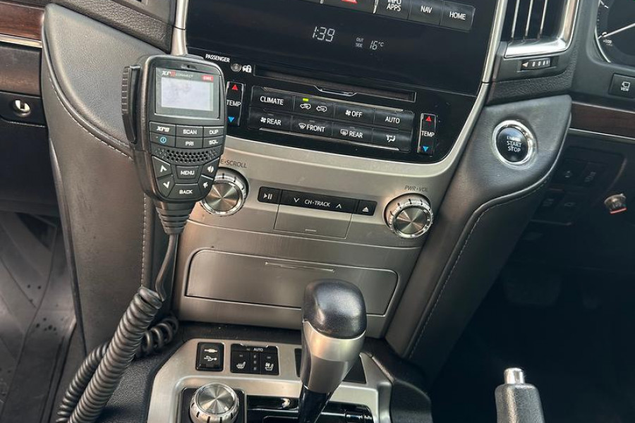 2020 Toyota LandCruiser VDJ200R Sahara SUV Image 13