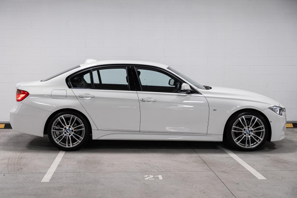 2015 BMW 3 Series F30 316i Sport Line Sedan image 5