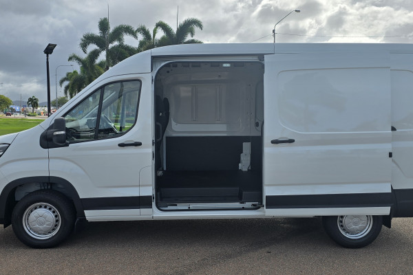 2026 MY25 LDV Deliver 9  Mid Roof LWB Van Image 9