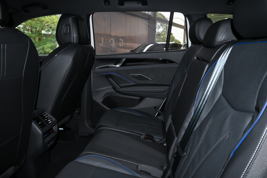 2025 Volkswagen Tayron R4 195TSI R-Line SUV Image 9