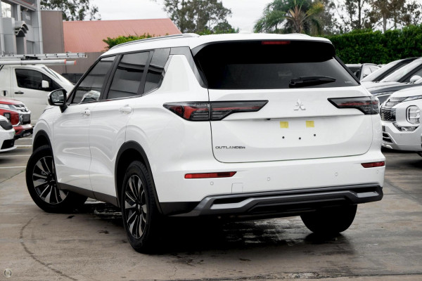 2025 Mitsubishi Outlander ZM LS SUV Image 4