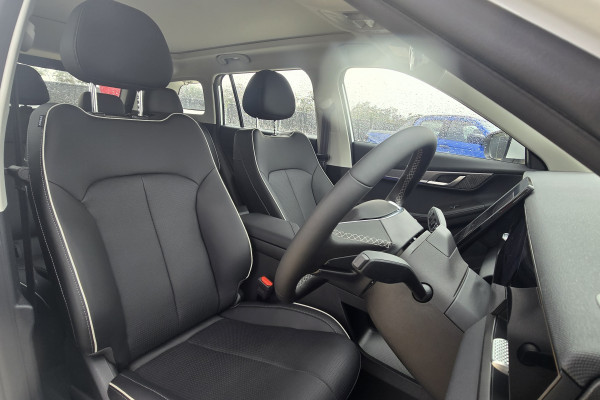 2026 Jaecoo J5  Summit SUV Image 12