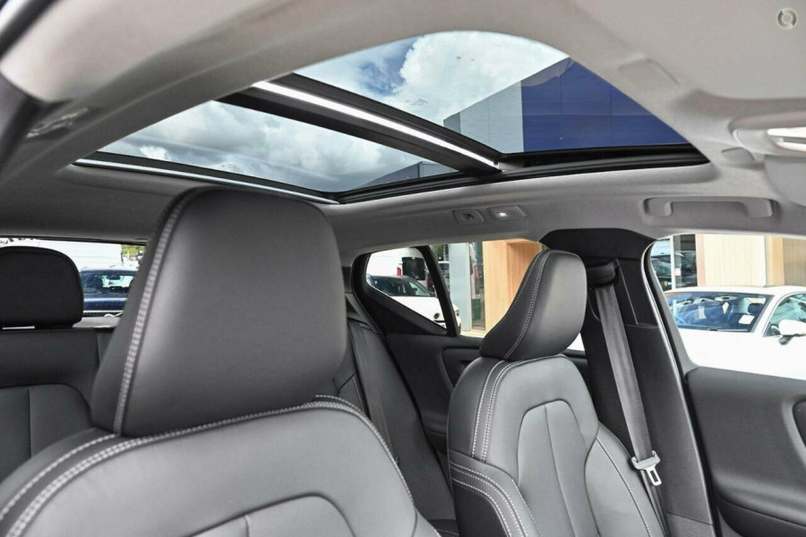 2024 MY25 Volvo XC40 XZ Ultra B4 Bright SUV Image 11