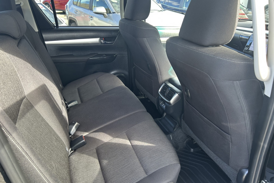 2024 Toyota Hilux Sr5 Td Dc 2.8Dmht Ute Image 9