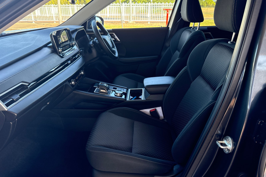 2024 Mitsubishi Outlander ZM LS SUV Image 9