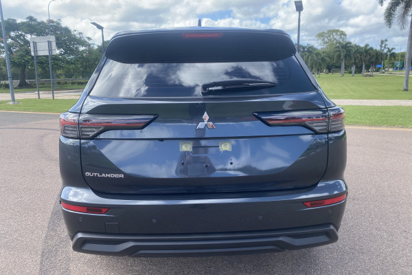2025 MY26 Mitsubishi Outlander ZM ES SUV Image 5