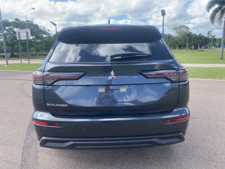 2025 MY26 Mitsubishi Outlander ZM ES SUV Image 5