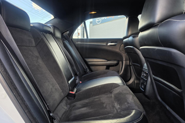 2017 Chrysler 300 LX SRT Sedan Image 14