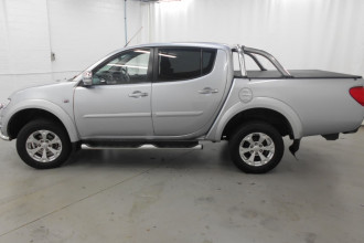 2015 Mitsubishi Triton GLX-R Utility crew cab