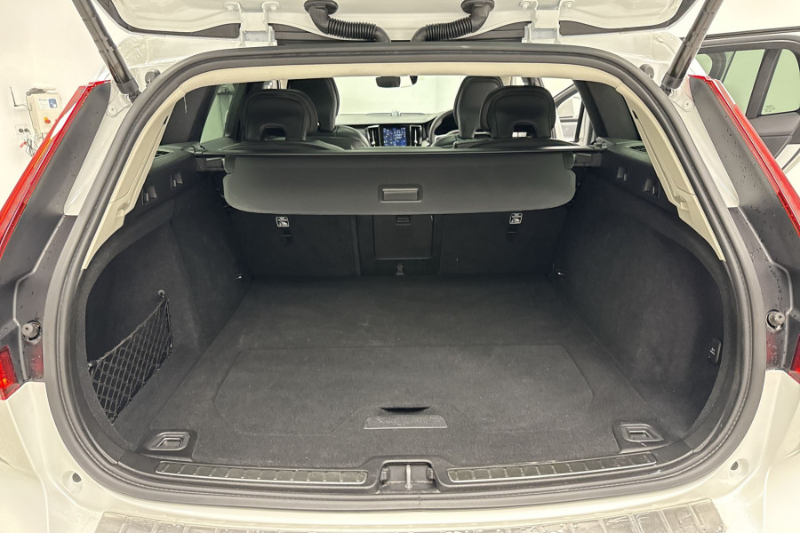 2023 Volvo V60 Cross Country Z Series Ultimate B5 Bright SUV Image 16