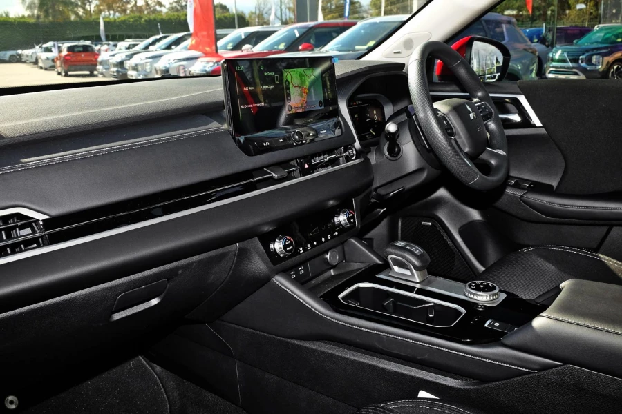 2025 Mitsubishi Outlander ZM ES SUV Image 7