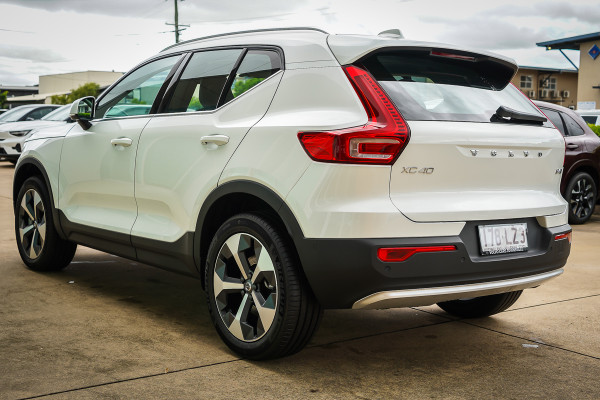 2024 MY25 Volvo XC40 XZ Ultra B4 Bright SUV Image 3