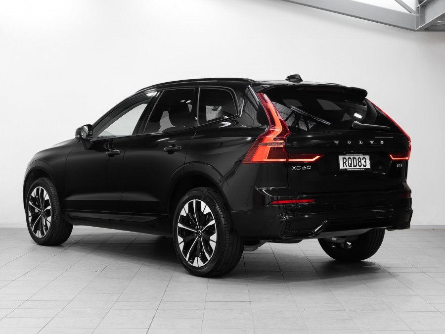 2026 Volvo XC60 UZ B5 Ultra Dark 2L Mild Hybrid AWD SUV Image 6