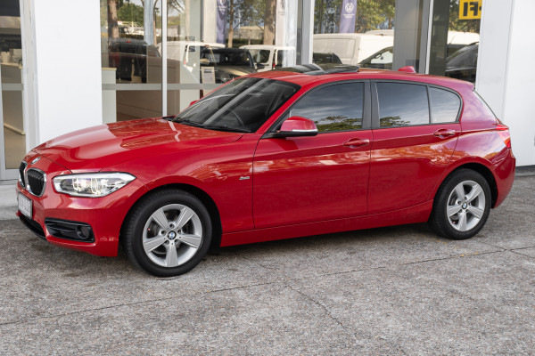2018 BMW 1 Series 118i Sport Line Hatch image 3