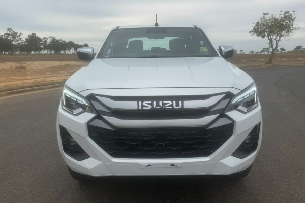 2026 Isuzu D-MAX RG LS-U Cab Chassis Image 8