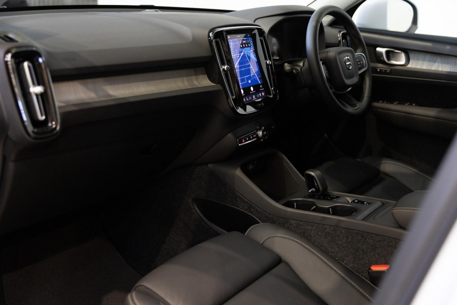 2025 MY26 Volvo XC40 XZ Plus B4 SUV Image 20