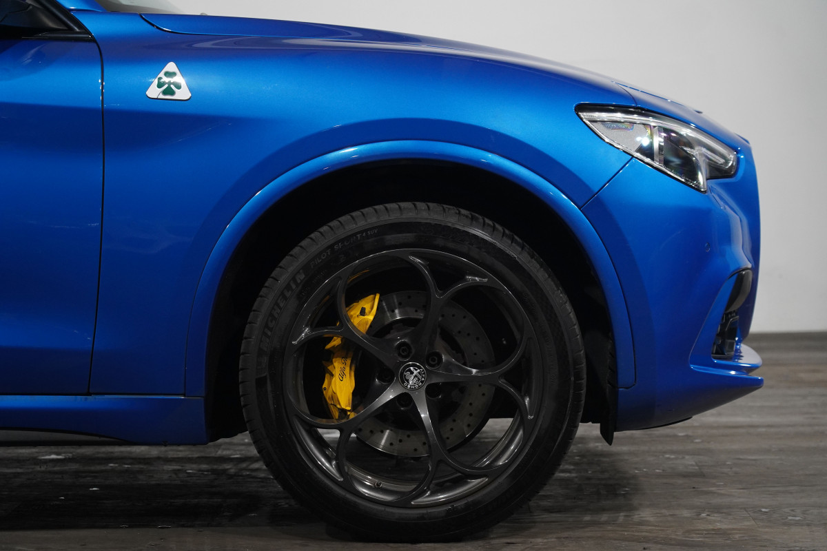 2019 Alfa Romeo Stelvio Quadrifoglio SUV Image 5