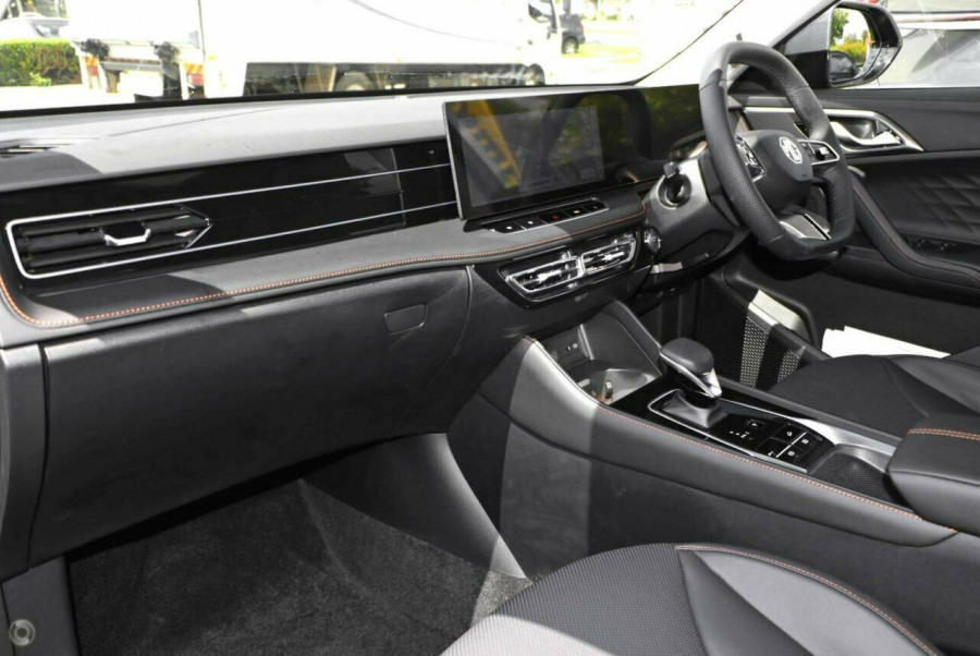 2024 MY24.5 MG HS AS33 Essence SUV Image 6