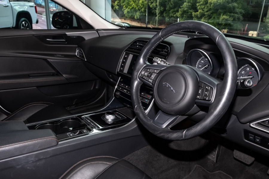 2015 MY16 Jaguar XE X760 Prestige Saloon Image 7