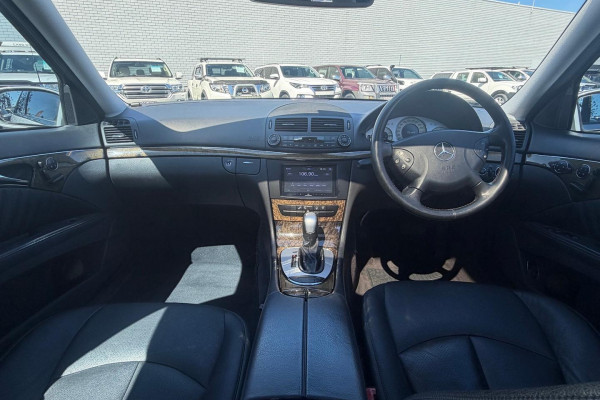2004 Mercedes-Benz E-Class W211 E500 Elegance Sedan Image 21