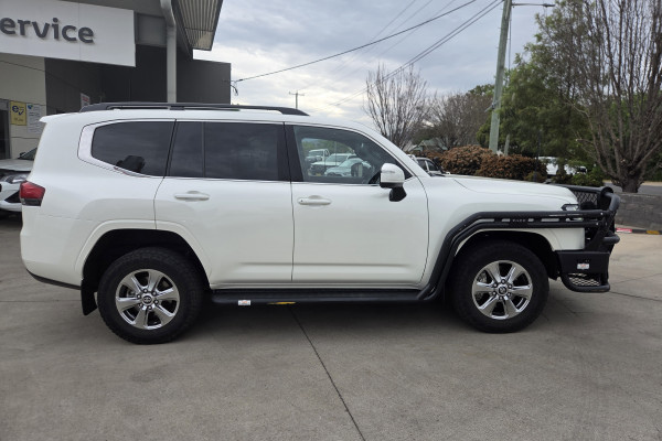 2024 Toyota LandCruiser FJA300R VX SUV Image 4