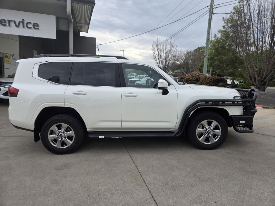 2024 Toyota LandCruiser FJA300R VX SUV Image 4