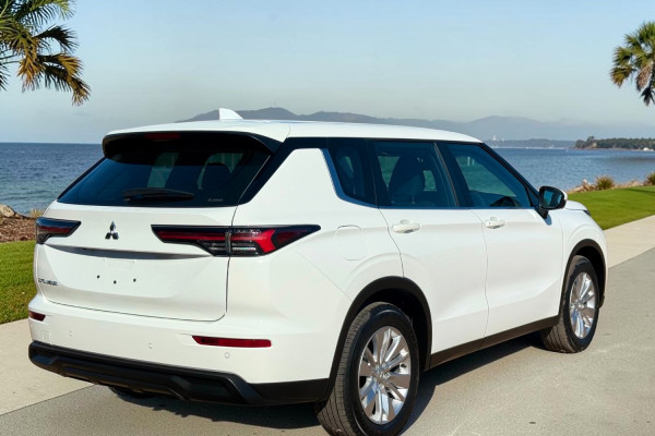 2025 Mitsubishi Outlander ZM ES SUV Image 5