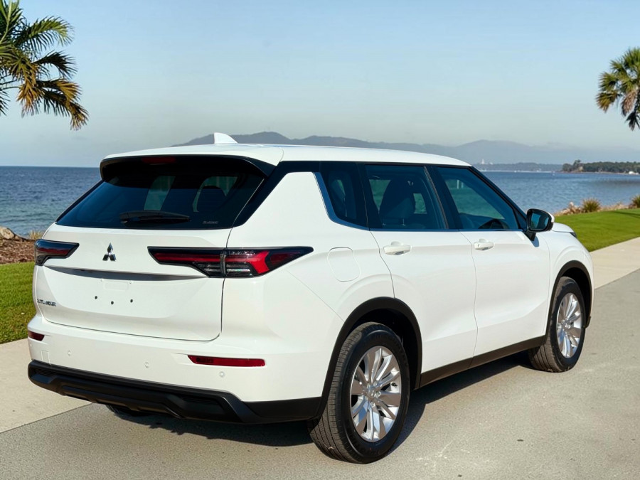 2025 Mitsubishi Outlander ZM ES SUV Image 5