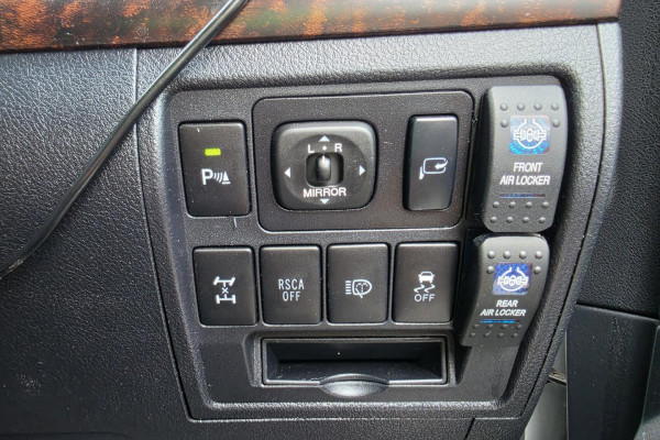2012 MY10 Toyota LandCruiser VDJ200R Sahara SUV Image 31