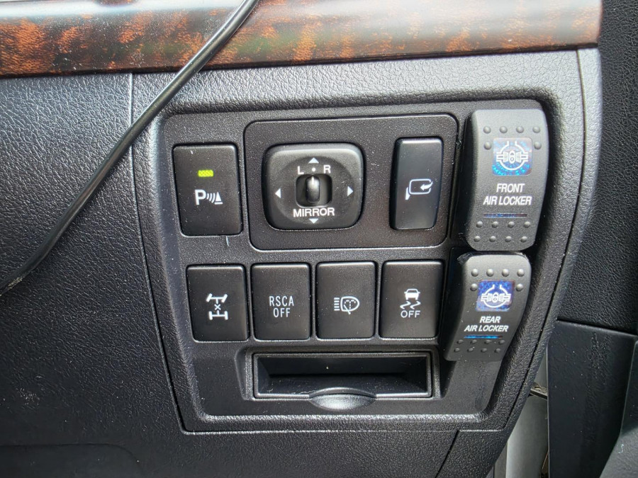 2012 MY10 Toyota LandCruiser VDJ200R Sahara SUV Image 31