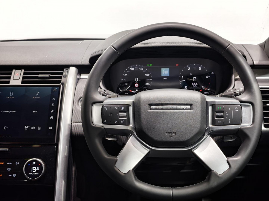 2025 Land Rover Discovery Series 5 D350 Dynamic SE SUV Image 16