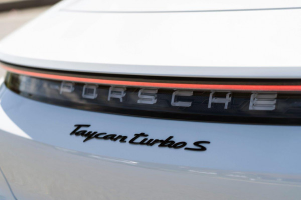 2020 Porsche Taycan Turbo S Coupe Image 8