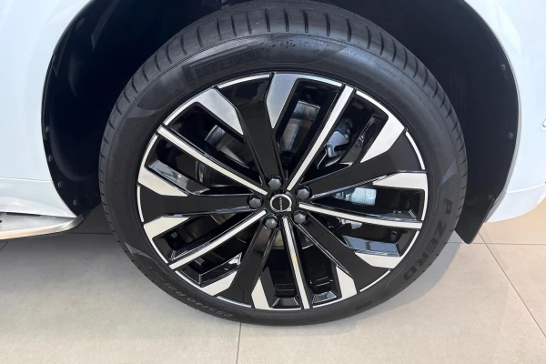 2025 MY26 Volvo XC60 UZ Ultra T8 Plug-in Hybrid Dark SUV Image 12
