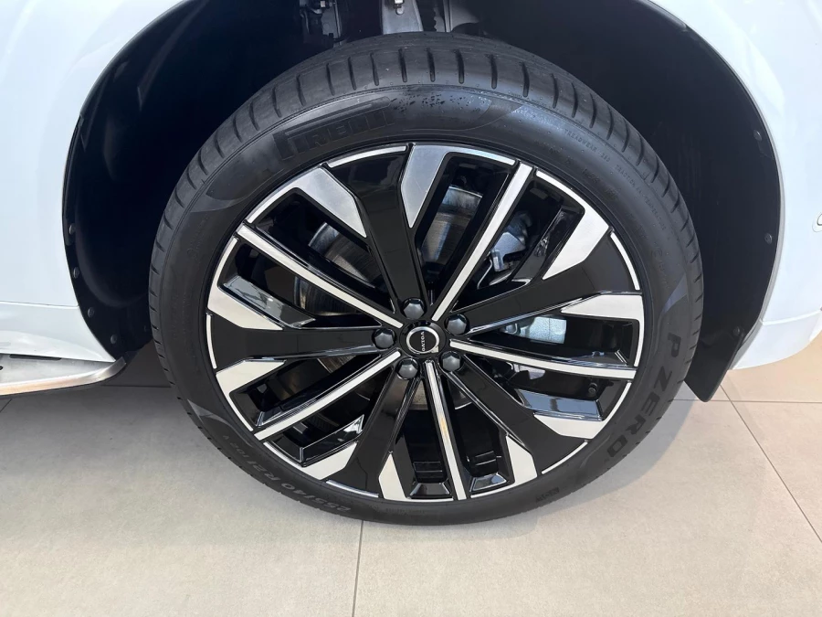2025 MY26 Volvo XC60 UZ Ultra T8 Plug-in Hybrid Dark SUV Image 12