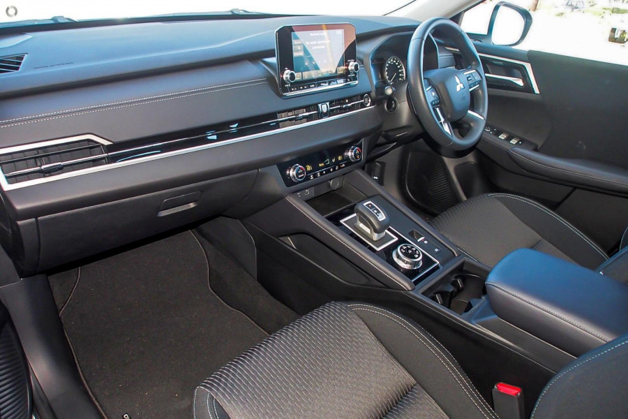 2024 Mitsubishi Outlander ZM ES SUV Image 7