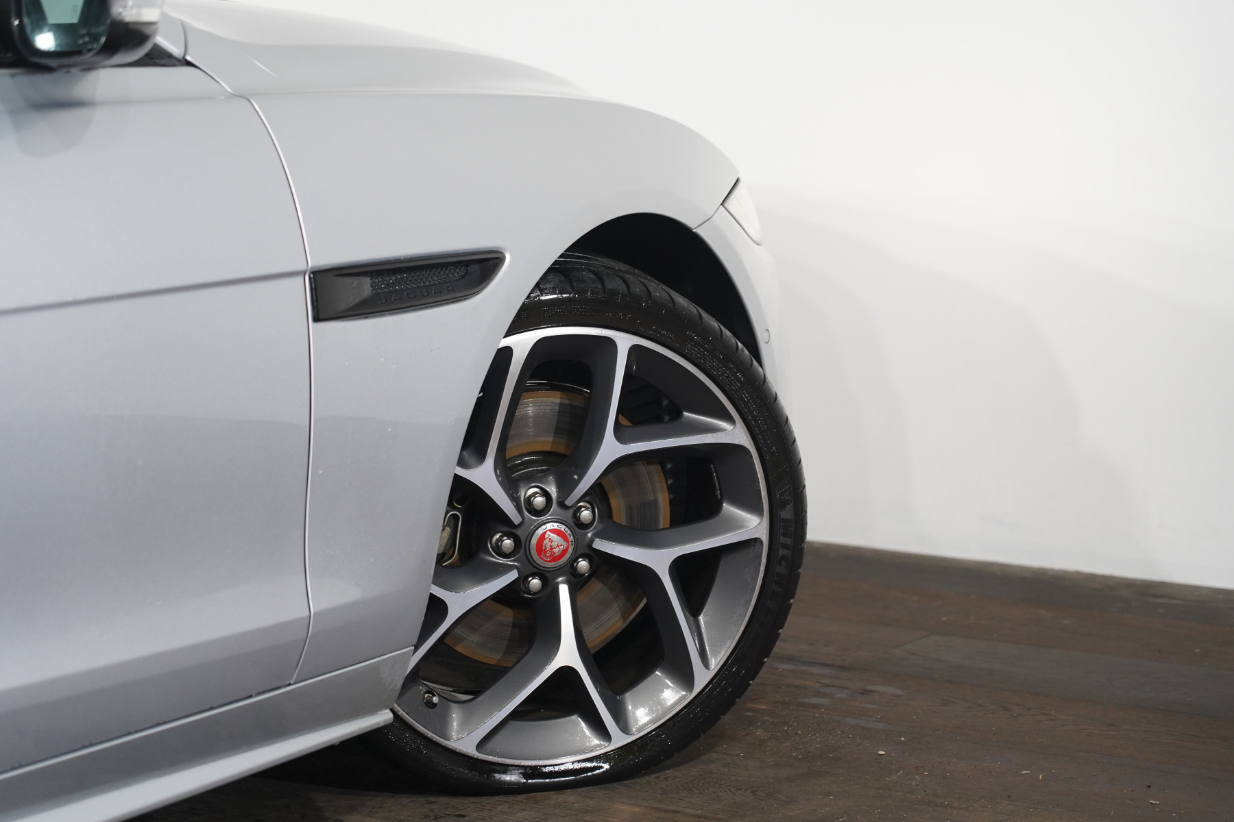 2019 Jaguar Xe P300 R-Dynamic Se (221kw) Sedan Image 10