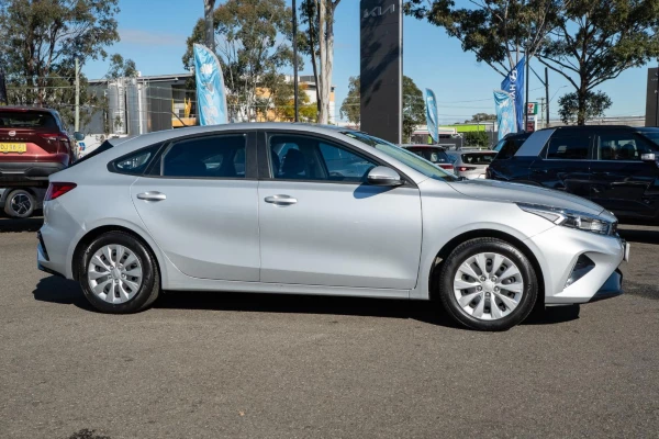 2024 Kia Cerato BD S Hatch Image 3
