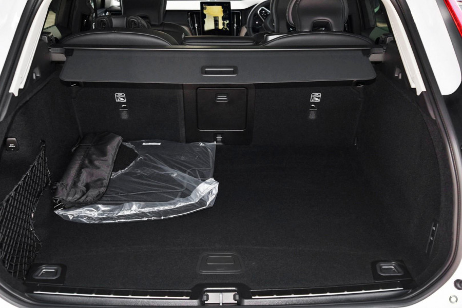 2026 Volvo XC60 UZ Ultra B5 Dark SUV Image 10