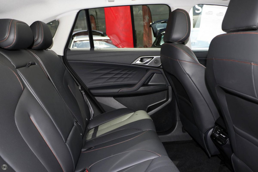 2024 MG HS SUV Image 8