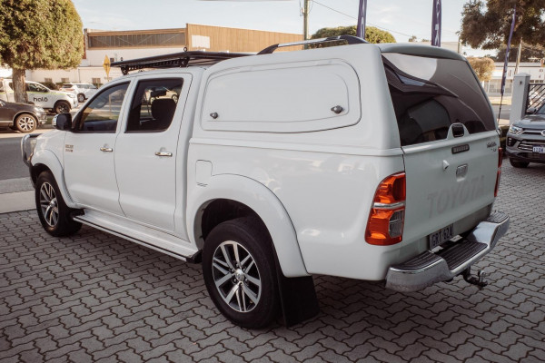 2014 Toyota HiLux SR5 Double Cab Pickup Image 5
