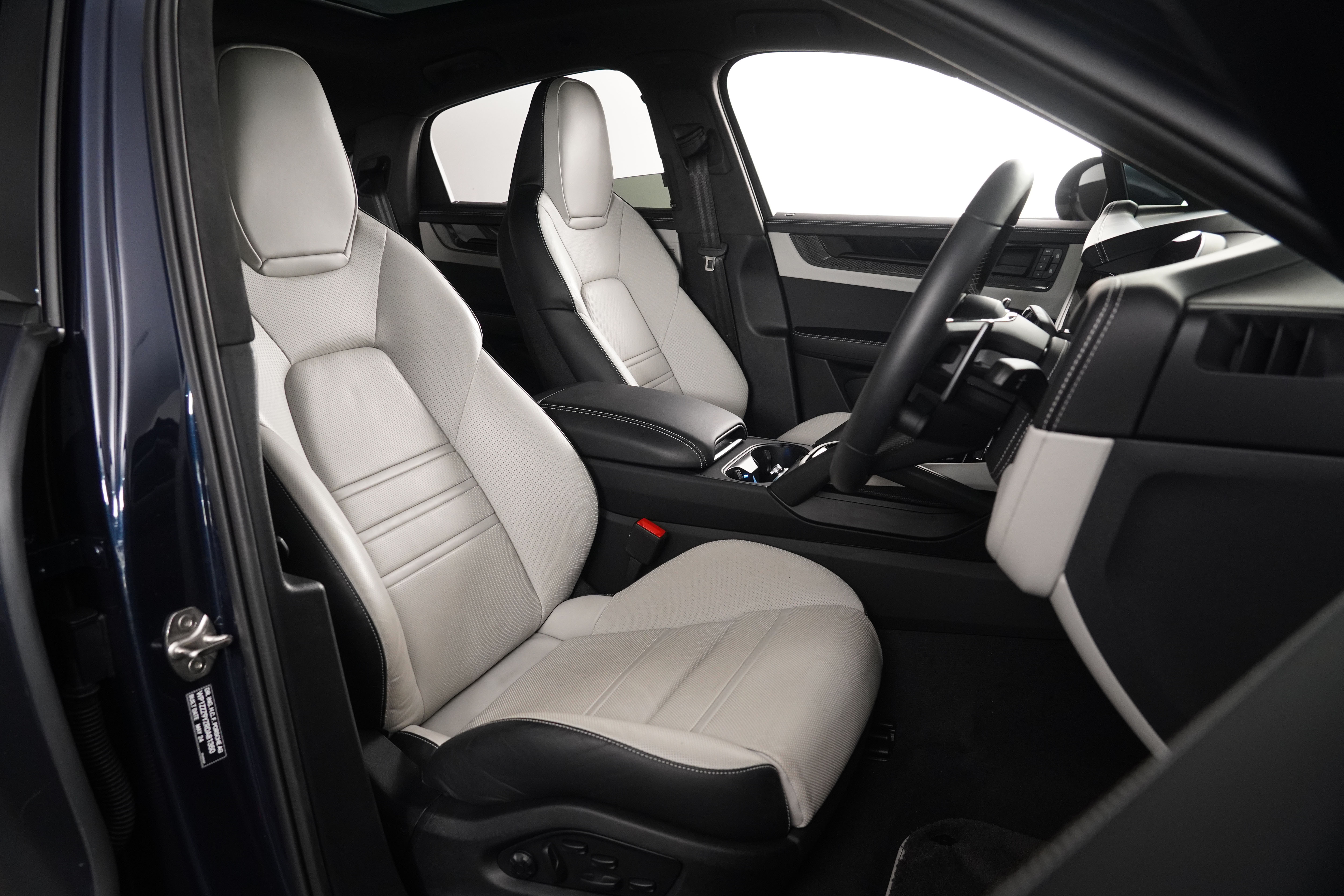 2024 Porsche Cayenne GTS SUV Image 35