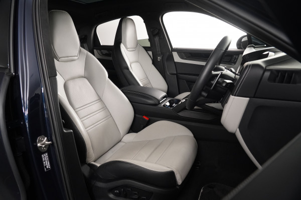 2024 Porsche Cayenne GTS SUV Image 35