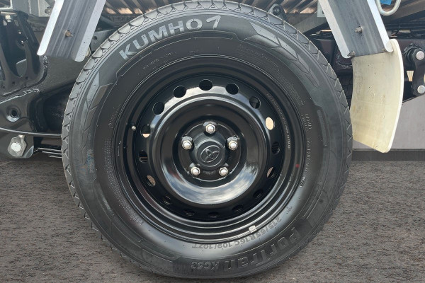 2019 Toyota HiLux TGN121R WorkMate Cab Chassis Image 5