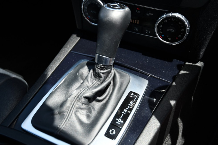 2011 Mercedes-Benz C-class W204 MY11 C200 BlueEFFICIENCY Sedan Image 13